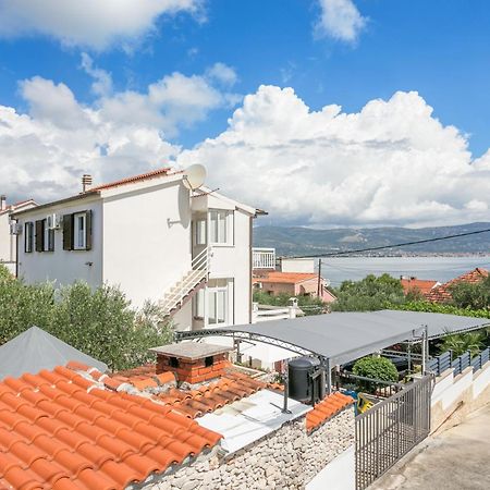 Apartments By The Sea Slatine, Ciovo - 6000 Экстерьер фото