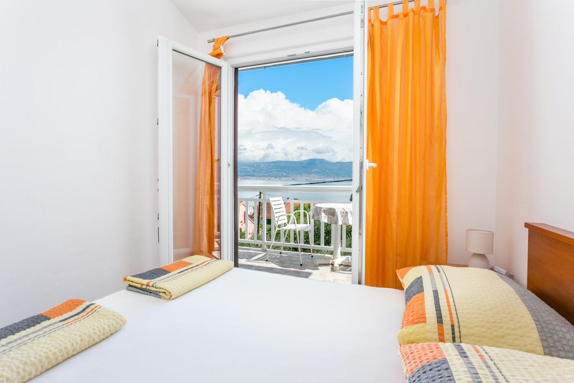 Apartments By The Sea Slatine, Ciovo - 6000 Номер фото