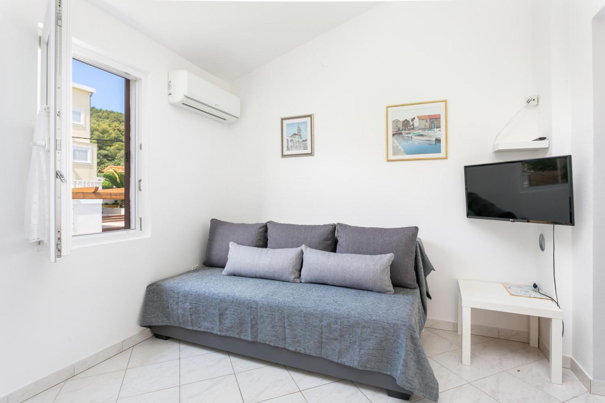 Apartments By The Sea Slatine, Ciovo - 6000 Экстерьер фото