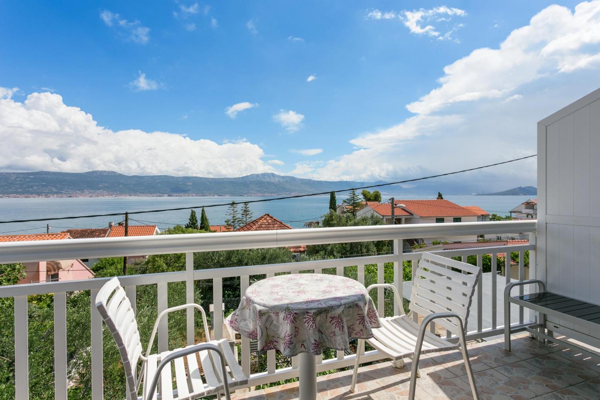 Apartments By The Sea Slatine, Ciovo - 6000 Экстерьер фото